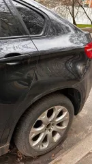 Bmw X6 2010 года, VIN: WBAFG2102BLN92421. Автомобиль не заводится из-за проблем с топливными форсунками. Боковые зеркала - царапины, повреждение лакокрасочного покрытия. Правое переднее крыло - скол, повреждение лакокрасочного покрытия (закрыто пленкой). Правый передний подкрылок - кустарная…