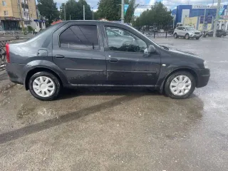 Renault Logan 2010 года, 102 лс, 162229 км, VIN X7LLSRBYHAH343698. Техническое состояние транспортного средства: нет нижнего лямбда зонда, из-за этого горит чек, необходимо поменять ремень ГРМ с помпой и передние колодки, не работает кондиционер, вытек фреон, не работает ручной тормоз.