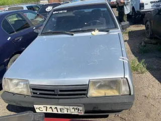 ВАЗ 21093, 2001 года выпуска, государственный номер С711ЕТ19, VIN XTA21093012964447. Комплектность и состояние не проверялись. Имущество обращено в доход государства, документы отсутствуют. Находится в селе Краснотуранское. Пробег: 0 км. Объем двигателя, коробка передач, привод и мощность двигателя…