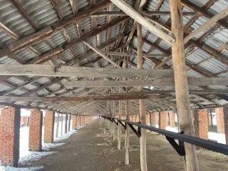 Формовочное отделение, кольцевая печь, сушильные сараи общей площадью 1653,8 кв.м. Здание, кадастровый номер 01:01:3601000:455 — формовочное отделение, общая площадь 273,6 кв.м., инвентарный номер 79:205:002:600003010:0500, литер Д, этажность 1, расположено по адресу: Россия, Республика Адыгея…