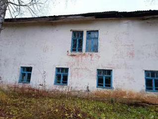 Нежилое здание 899,6 кв.м и земельный участок 4700 кв.м Ярославская область недвижимое имущество, расположенное по адресу: Ярославская область, Пошехонский муниципальный округ, село Владычное, ул. Школьная, д.1 - нежилое здание общей площадью 899,6 кв.м., кадастровый номер 76:12:040131:213…