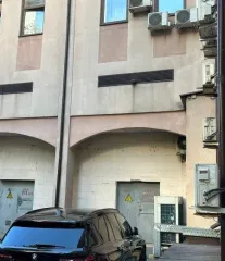 Доля нежилых помещений 509 кв.м и 721,3 кв.м, право аренды ЗУ 779 кв.м, Москва, 3437/10000 доли в праве собственности на нежилое помещение - 509 кв. м (этажи 1-4, мансарда, технический этаж, подвал), нежилое помещение - 721,3 кв. м, (этажи 1, 2, подвал), с учетом неотделимых улучшений (32 поз.)…