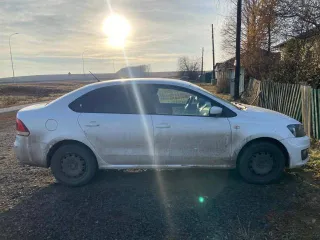 Volkswagen Polo 2016 года, VIN: XW8ZZZ61ZHG019117, номер двигателя: CWV 221110, цвет белый.