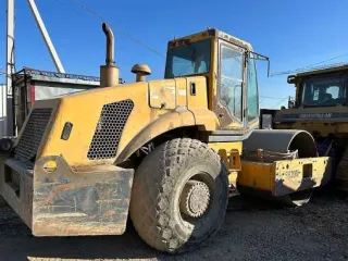 Shantui SR20M 2011 каток Shantui SR20M, 2011 г.в, цвет: серо-желтый, заводской номер машины (рамы): SR20MA103584, документы (СОМ, ПСМ): в наличии. Заложено в АО "КРЖС".