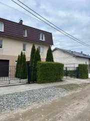 Эллинг 180 кв.м в Калининградской области на территории ВМК "Сокол", номер 288. Кадастровый номер: 39:18:010029:260. Здание нежилое, состоит из двух равных долей по 1/2.