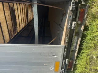 Volvo FH12 2000, полуприцеп 2РР30-AL18. Вольво FH12 2000, VIN не установлено. Марка, модель ТС: Volvo FH12. Идентификационный номер (VIN) не установлен. Категория ТС: С. Год изготовления 2000. Модель, номер двигателя не установлен. Шасси (рама): отсутствует. Кузов (кабина, прицеп) не установлен…