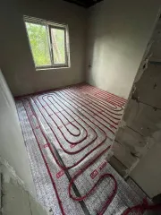 Жилой дом 126.5 м² и участок 1000 м² в Надеждинском районе по адресу: Приморский край, п. Соловей Ключ, ул. Волгоградская, 15. Земельный участок забором не огорожен, кроме дома на участке ничего нет. Жилой дом в недостроенном состоянии, возведены стены, крыша, установлены стеклопакеты, проложен…