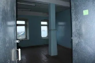 Здание женской гимназии и флигель, 1472.5 м², Костромская область. Объекты культурного наследия регионального значения: «Ансамбль, XIX в.: Здание женской гимназии. Здесь была создана первая комсомольская ячейка», 2-я четв. XIX - 80-е гг. XIX в.; 1919 г., назначение: нежилое, общая площадь 1373,3…