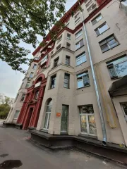 Помещение 133.8 кв. м в Москве по адресу: проспект Будённого, дом 30/8, помещение 2/1. Номера на поэтажном плане: этаж 1, пом. II, ком. 1-3, 10-14, 14а. Вход из общей входной группы с отделением почтовой связи, при использовании помещения необходимо учитывать график работы отделения почтовой связи.