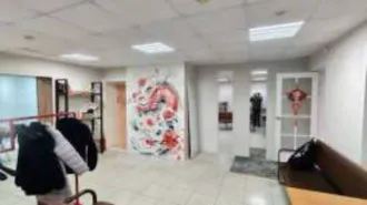 Нежилое помещение магазин 60,7 кв.м в Биробиджане, кадастровый номер 79:01:0300004:1115, виды разрешенного использования объекта недвижимости: Торговые помещения, местоположение: Еврейская автономная область, г Биробиджан, ул. Шолом-Алейхема, д. 20, площадь 60,7 кв.м, этаж № 1. Движимое имущество…