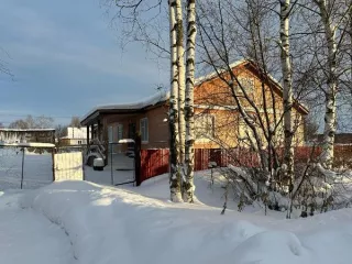 нежилое здание общей площадью 143,7 кв.м. с кадастровым номером 29:27:060203:37 с земельным участком общей площадью 1357 кв.м. с кадастровым номером 29:27:060203:10, расположенные по адресу: Архангельская область, г. Онега, ул. Зеленая, дом 18 Нежилое здание общей площадью 143,7 кв.м. с кадастровым…