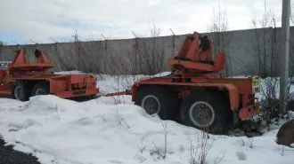 Полуприцеп Kron SD, 2011 г.в., г.н. АИ5933(51). Ознакомиться с имуществом и документами можно по указанным адресам, по согласованию с организатором.