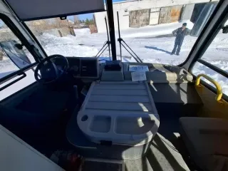 Автобус ПАЗ-320412-03 2011 года, VIN X1M3204CCB0000040. Цельнометаллический кузов, белый цвет. Дизельный двигатель объемом 4500 л, экологический класс 3. Разрешенная максимальная масса 11500 кг. На кузове присутствуют следы повреждения лакокрасочного покрытия и коррозии металла. В салоне следы…