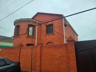 Дом 238,5 кв.м, гараж 66,8 кв.м и земельный участок 698 кв.м в Элисте. Земельный участок кадастровый номер 08:14:030209:135, площадью 698 кв.м, земли населенных пунктов, для индивидуального жилищного строительства, адрес Республика Калмыкия, г. Элиста, ул. Сяяхн Тенгр, д. 24. Вид права…