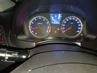Hyundai Solaris, 2011 года выпуска, VIN: Z94CT41DBBR021711; белый (залог ПАО «Авто Финанс Банк»).