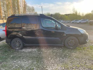 Легковой автомобиль, марка: Citroen, модель: Berlingo, год изготовления: 2010, цвет: черный, VIN: VF77JNFUCAJ679949, ПТС: 78 УМ 146311, госномер: Х285АМ197.