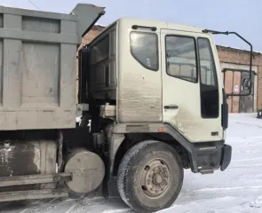 Грузовой самосвал Daewoo TATA VIN KL3K4DRF18K000426, год выпуска 2008, цвет: белый, гос. номер Е 016 СР 38 (ПТС отсутствует).