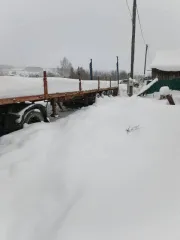 Грузовой прицеп РЕНДЕРС, 1993 года выпуска, вин УА5В302А239В95296, гос номер АР730066. Пояснения должника: резину вокруг на прицепе менять, главный тормозной кран на прицепе в уровень пола, оси на прицепе 12 тонные, ширина прицепа 2 м 60 см. Но никто никогда не мерял, я имею ввиду ГАИ. Совместно…