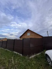 Жилой дом пл. 168,8 м² и земельный участок 1000 м² в Иркутской области, сельское поселение Хомутовское, деревня Куда, Галины Кирилловой ул, д.13. Кадастровые номера: дом — 38:06:100922:10687, участок — 38:06:100922:3109.