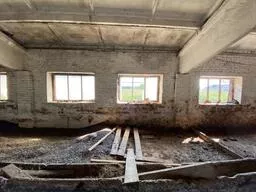 Нежилые здания: 
Коровник - 1 098,1 кв. м, кадастровый номер 67:03:1620101:512,
Сенной склад - 1 083 кв. м, кадастровый номер 67:03:1620101:391, 
Силосная траншея - 1 014,9 кв. м, кадастровый номер 67:03:1620101:514, 
Телятник - 628,9 кв. м, кадастровый номер 67:03:1620101:526,
Склад - 410,7…