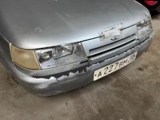 ВАЗ 21102 2001 года, госномер А227ВМ18, VIN XTA21102020388724, цвет светло-серебристый металлик, объем 1499 см³, мощность 71.4 л.с., седан. По периметру кузова сколы ЛКП, вмятины и царапины. Левый фонарь сломан. Ключи в наличии, документов нет. LADA Samara 2008 года, госномер Т165РУ18, VIN…