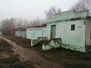 Земельный участок 1190 кв.м и здание 186 кв.м в Тульской области. Кадастровый номер участка: 71:13:020410:7, общая площадь 1190 кв.м. Административное здание с кадастровым номером 71:13:020410:482, общая площадь 186 кв.м. Расположены по адресу: Тульская область, Куркинский район, пос. Куркино, ул…