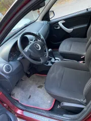 Renault Sandero Stepway 2011 года, красный цвет. Пробег 115035 км, АКПП. Мощность 103 л.с. (76 кВт), бензиновый двигатель 1.6 л (1598 куб. см), модель двигателя К4МС697, номер D011009. Экологический класс 4. VIN: X7LBSRBYNBH456858, ПТС 77НК 672270. Разрешенная максимальная масса 1615 кг, масса без…