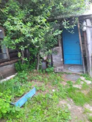 Доля дома 57.4 м² и участка 415 м² в Ижевске: 1/3 доля в праве общей долевой собственности на жилой дом, общей площадью 57,4 кв.м., кадастровый номер 18:26:040234:26, и 1/3 доля в праве общей долевой собственности на земельный участок под домом, общей площадью 415 кв.м., кадастровый номер…