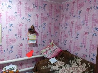 Продается 1/4 доля квартиры площадью 40.1 м² и 1/3 доля земельного участка площадью 1400 м², расположенных по адресу: Томская область, Молчановский район, село Молчаново, улица Юбилейная, дом 10, квартира 2. Кадастровый номер квартиры: 70:10:0101003:699, участка: 70:10:0101003:341.