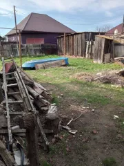Жилое здание, площадь: 40,4 кв.м., кадастровый номер: 30:04:010106:10593 и земельный участок, площадь: 399 кв.м., категория земель: Земли населенных пунктов, разрешенное использование: Для ведения личного подсобного хозяйства, кадастровый номер: 30:04:010103:175, Адрес (местоположение): обл…