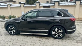 Volkswagen Touareg 2018 года, цвет коричневый, VIN WVGZZZCRZKD002515.