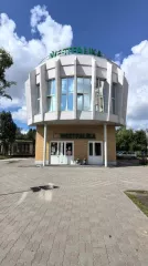 Нестационарный объект (торговый павильон), габаритными размерами 18,8х5,5м, находящийся по адресу: Новосибирская область, р.п. Маслянино, ул. Школьная, д. 3а к1. Кондиционер Energolux SAS24B2-A. Стойка для вещей, количество: 2 шт. Предкасса 4х секционная. Электрический обогреватель Electrolux…