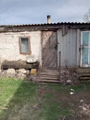 Жилое здание, площадь: 40,4 кв.м., кадастровый номер: 30:04:010106:10593 и земельный участок, площадь: 399 кв.м., категория земель: Земли населенных пунктов, разрешенное использование: Для ведения личного подсобного хозяйства, кадастровый номер: 30:04:010103:175, Адрес (местоположение): обл…
