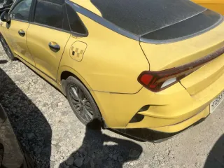 Kia K5, 2021 года выпуска, VIN: XWEG3414BN0012711. Имущество находится в залоге у ПАО СКБ Приморья «Примсоцбанк». Транспортное средство продавалось на торгах приставам год назад, пробег был 320000, за 850000 авто не было выкуплено ввиду отсутствия заявок. На данный момент авто не ездило 2 года…