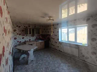 Дома 113,4 м² и участок 885 м², Саратовская область. Жилой дом, площадью: 113,4 кв.м., с кадастровым номером: 64:22:141516:28, расположенный на земельном участке, площадью: 885 кв.м., с кадастровым номером: 64:22:141516:6. Адрес: Российская Федерация, Саратовская область, Новоузенский, г…