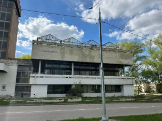 Здание, назначение: нежилое (гостиница), кад номер: 50:60:0020103:58; Площадь общая 9 365,4 кв. м
Здание, назначение: нежилое (проходная), кад номер: 50:60:0020103:55; Площадь общая 7,7 кв. м
Помещение, назначение: нежилое (теплица), кад номер: 50:60:0020103:92; Площадь 666,9 кв. м
Сооружение…