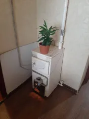 Квартира в Калининграде, 35 кв.м, 1 комната. Адрес: Калининградская обл., г. Калининград, ул. П. Морозова, д. 53, кв. 2, кадастровый номер: 39:15:150830:482, 1 этаж. Вместе с официальной площадью квартиры, указанной в выписке из ЕГРН, в данной квартире имеется неучтенная дополнительная площадь…