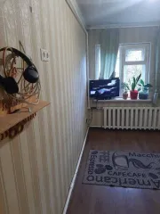 Квартира в Калининграде, 35 кв.м, 1 комната. Адрес: Калининградская обл., г. Калининград, ул. П. Морозова, д. 53, кв. 2, кадастровый номер: 39:15:150830:482, 1 этаж. Вместе с официальной площадью квартиры, указанной в выписке из ЕГРН, в данной квартире имеется неучтенная дополнительная площадь…