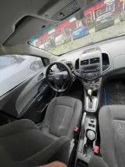 Легковой автомобиль Chevrolet Aveo 2013 года выпуска, цвет серый металлик, VIN XUFTA69EJDN002640, мощность двигателя 85 л. с. (116 кВт), разрешённая максимальная масса 1619 кг, масса без нагрузки 1314 кг.