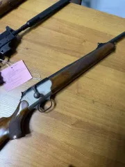 Карабин охотничий Blaser R 93. Наименование изделия: карабин охотничий Blaser R‑93. Производитель: Blaser Jagdwaffen GmbH (Германия). Калибр: 9,362 мм. Тип оружия: нарезной магазинный карабин с продольно‑скользящим затвором прямого действия и радиальным запиранием.