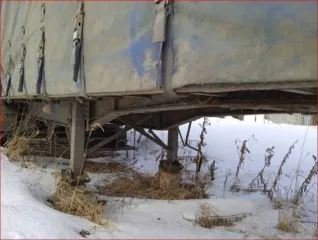 Прицеп Montracon, 1996 года, идентификационный номер SMRC3A04496D54440. Грузовой автомобиль МАЗ 544008-060-031, 2011 года, красный, VIN Y3M544008B0006590, ПТС 77УР946832, госномер Х656АР76.