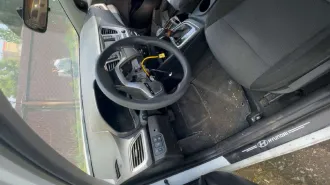 Hyundai Solaris 2020 года выпуска. Автомобиль марка Hyundai Solaris год изготовления 2020 цвет белый VIN Z94K241BBMR239040 двигатель № G4LCKD147825 кузов № Z94K241BBMR239040 экологический класс пятый.