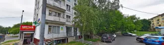 Жилое помещение, на 1 этаже здания Общая площадь 42 кв.м, кадастровый №77:08:003008:5974. 
по адресу: г. Москва, ул. Героев Панфиловцев, дом 2, кв. 2. 
Имеет незаконную перепланировку: 
Перепланированы в нежилое (торговое помещение) без перерегистрации вида разрешенного использования, в том…