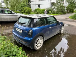 Mini Cooper S 2007 (WМW) КУПЕР S Синий 2007 г.в. Не заводится (предположительно сел аккумулятор)
