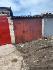 Гараж площадью 16,7 кв.м, кадастровый номер 43:40:000367:21026, расположенный по адресу: Кировская область, г. Киров, тер гк Автомобилист-3, ул. Загородная, д. 5, бокс 4. Вид права – собственность. Обременение – аресты, наложенные Царицынским ОСП ГУФССП России по г. Москве.