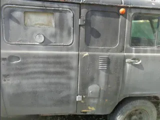 УАЗ 329671 2003 года, цвет песочный. Специальный автомобиль. VIN: X8929671030BJ2223, ПТС: 62992754, госномер К667СУ65. Тип двигателя: бензиновый, мощность 84 л.с. Разрешенная максимальная масса 2820 кг, масса без нагрузки 2250 кг.