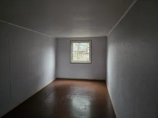 Жилой дом 94,6 кв. м, земельный участок 762 кв. м, Москва, Зеленоград, ул. Садовая, д. 13. Общая площадь дома 94,6 кв. м, кадастровый номер 77:10:0007001:1220. Земельный участок площадью 762 кв. м, кадастровый номер 77:10:0007001:8920. Количество этажей: 2. Назначение здания: Жилое.