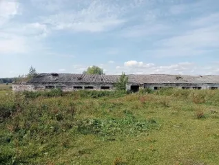 Нежилое здание фермы 682,9 кв. м с участком 1102 кв. м, Башкортостан, кадастровый номер 02:26:030301:58, площадью 682,9 кв. м и земельный участок с кадастровым номером 02:26:030407:434, площадью 1102 кв. м, расположенные по адресу: Республика Башкортостан, муниципальный район Иглинский, село…