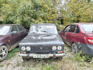 ВАЗ21061 1997 года, госномер Х359СВ18, VIN ХТА210610W3938683, цвет черный, объем 1451 см³, мощность 72 л.с., тип - легковой седан. Имеются повреждения и коррозия по кузову, сколы на раме передней правой фары. Ключи есть, документов нет.
ВАЗ 21074 2007 года, госномер К640ОА18, VIN XTA21074082648064…
