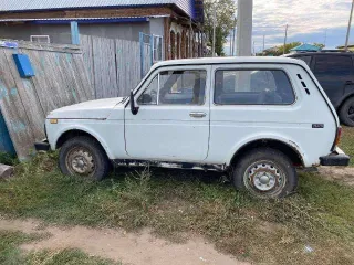 ВАЗ21213 1997 года выпуска, цвет белый, ПТС 45 НЕ 092511, госномер Р712АО45, кузов XTA212130W1306259. Пробег указан приблизительный, так как машина не заводится и узнать пробег нет возможности.